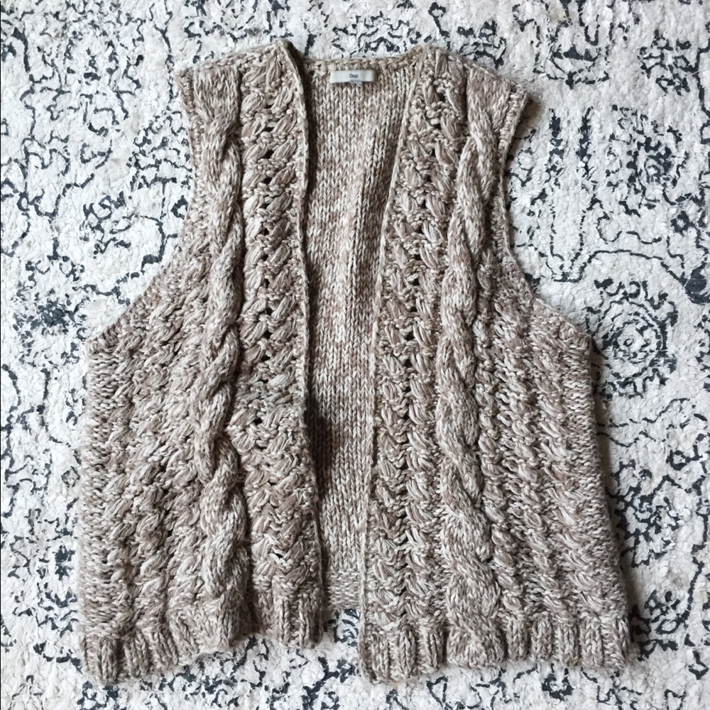 Gap Vest • Your new favorite winter item